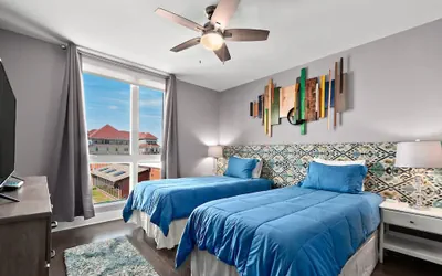 Photo 5 - 2BR Condo w Balcony Free Tix Walk to Downtown