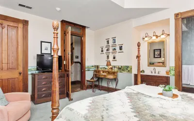 Photo 4 - Moon River Bed and Breakfast