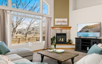 Photo 2 - Cabin-style Group Retreat Near Rmnp, Lakes & Golf