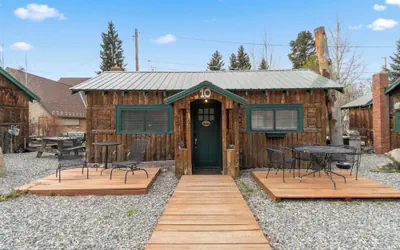 The Loose Moose Lodge