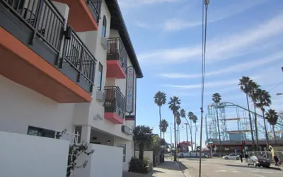 Carousel Beach Inn
