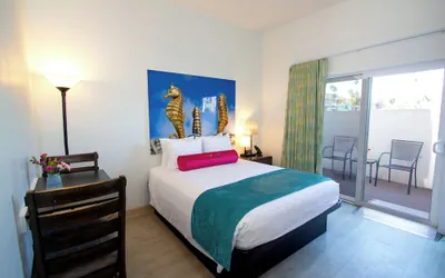 Photo 2 - Carousel Beach Inn