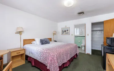 Photo 4 - Holiday Motel