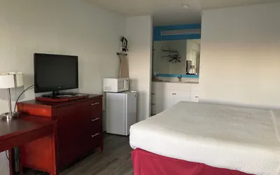 Photo 3 - Woodward Inn&Suite