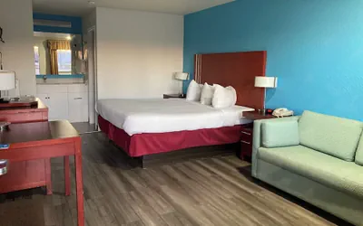 Photo 2 - Woodward Inn&Suite