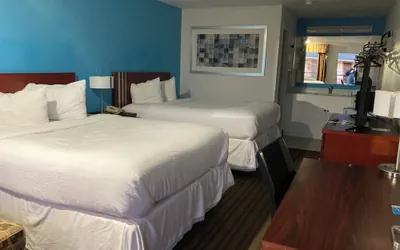 Photo 4 - Woodward Inn&Suite