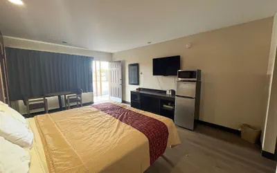 Photo 5 - Budget Host Inn
