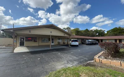 Photo 2 - Budget Host Inn