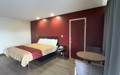 Photo 4 - Budget Host Inn