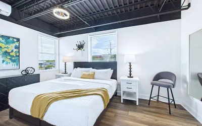 Photo 2 - Stay Park Cruise Modern Loft by Port -unit 200