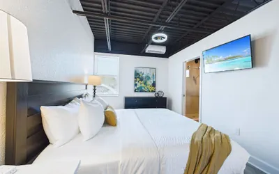Photo 5 - Loft Getaway Near Port Beach -unit 203