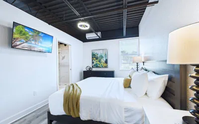 Modern Loft w Launch Views Near Beach -unit 208