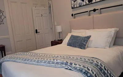 Photo 2 - GORGEOUS 3 BEDROOM IN DOWNTOWN