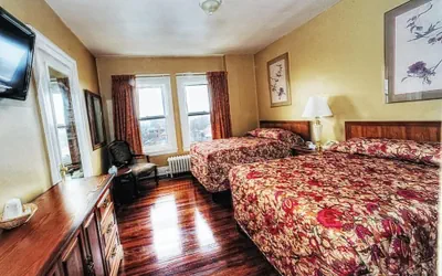 Photo 3 - Lenox Hotel and Suites
