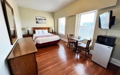 Photo 4 - Lenox Hotel and Suites
