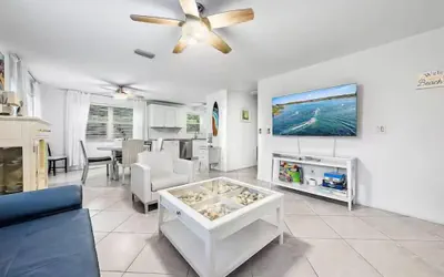Photo 2 - Treasure Coast Hideaway | Dogs Welcome, No Fees