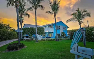 Steps to Surfers Paradise | Family Beach Condo