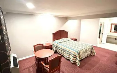 Photo 3 - Tropic west Motel