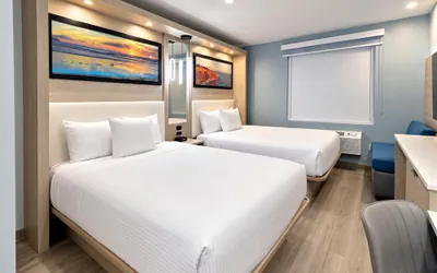 Photo 3 - La Quinta Inn and Suites by Wyndham Torrance Redondo Beach