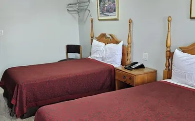 Photo 3 - Deluxe Inn Elkton