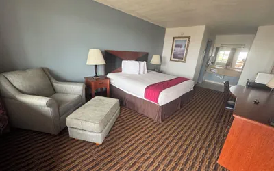 Photo 2 - Budget Host Inn