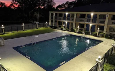 Photo 2 - Garden Inn Adairsville