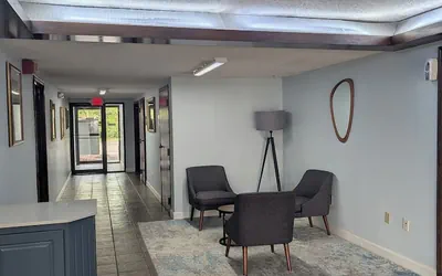 Photo 4 - Garden Inn Adairsville