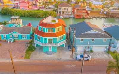 Photo 2 - Channelfront - Remodeled - Pool - Boatslips
