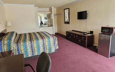 Photo 5 - Executive Inn