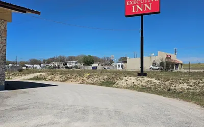 Photo 2 - Executive Inn