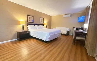 Photo 3 - Royal Inn & Suites