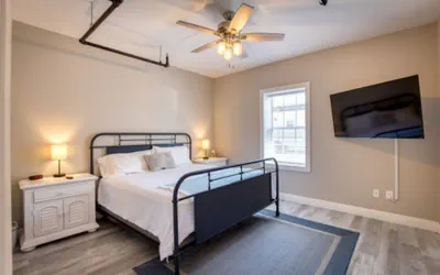 902 Howard Lofts