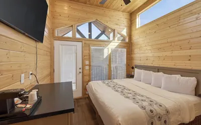 Photo 2 - Cozy Tiny Home 2 King Room Sleeps 4
