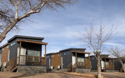 Cozy Tiny Home 2 King Room Sleeps 4