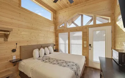 Photo 3 - Cozy Tiny Home 2 King Room Sleeps 4