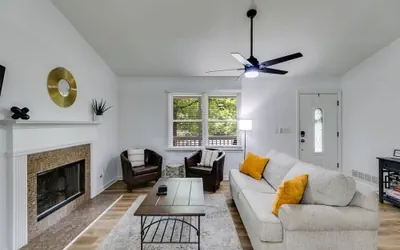 Tranquil Hideaway Home - Pet-friendly