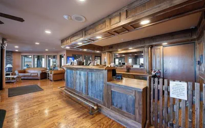 Photo 3 - Pinedale Hotel & Suites