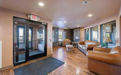 Photo 5 - Pinedale Hotel & Suites