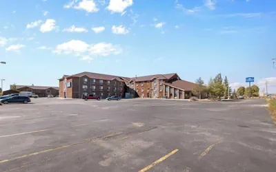 Pinedale Hotel & Suites