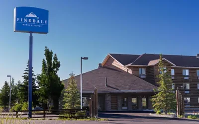 Photo 2 - Pinedale Hotel & Suites