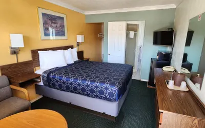 Photo 2 - Budget Inn of Needles