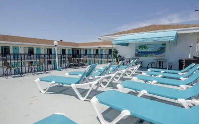 Photo 2 - Surf Comber Motel