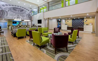 Photo 4 - La Quinta Inn & Suites by Wyndham Tumwater - Olympia