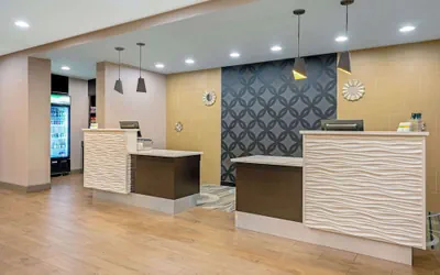 Photo 5 - La Quinta Inn & Suites by Wyndham Tumwater - Olympia