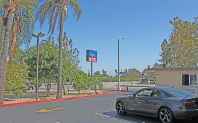 Photo 2 - Royla Motel