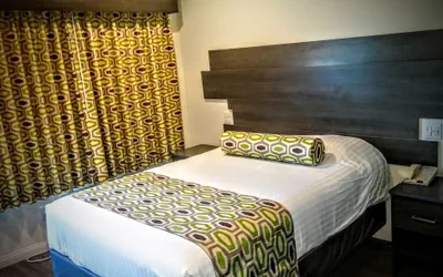 Photo 4 - Jewel City Inn