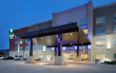 Photo 2 - Holiday Inn Express & Suites Great Bend by IHG