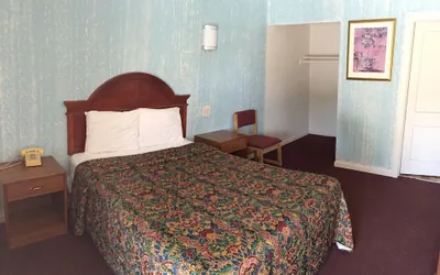 Photo 4 - Mayo Inn