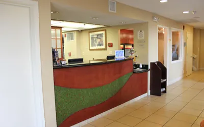 Photo 4 - Doral Inn & Suites Miami Airport West