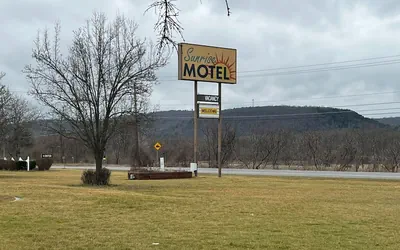 Photo 2 - Sunrise Motel